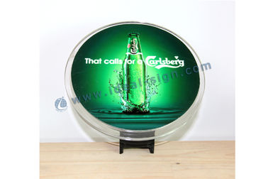 Ακρυλικό της Budweiser ανοιχτήρι μπουκαλιών φραγμών τοπ με το φως επάνω στη συνήθεια επίδειξης